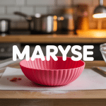 cuisine une maryse silicone rouge sur plan de travail