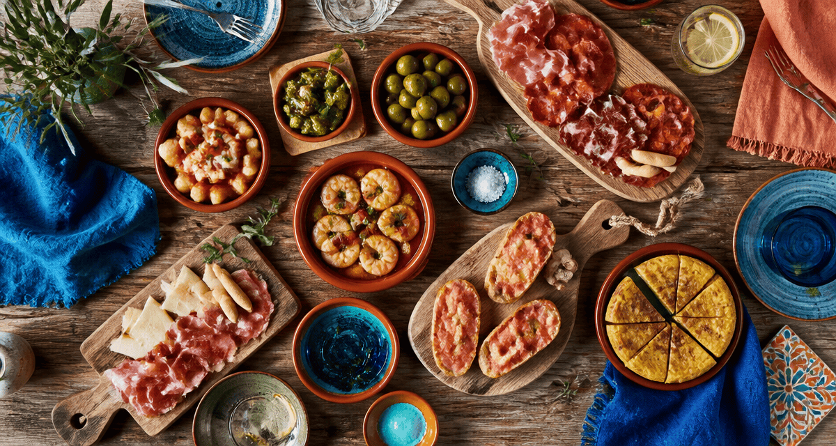 recette des tapas espagnol sur table en bois